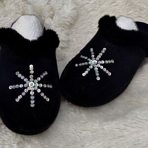 Women’s Isontoner Plush Black Slippers